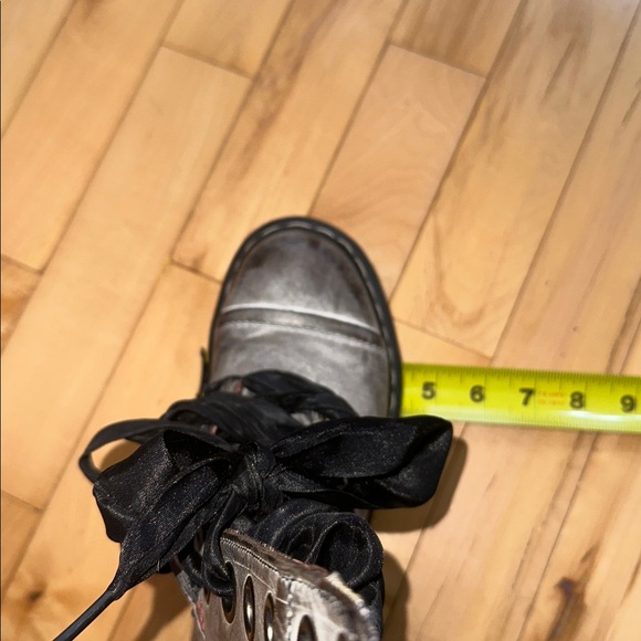 Like New Dr. Martens Triumphs Oiled Grey with Floral Lining - Picture 10 of 10